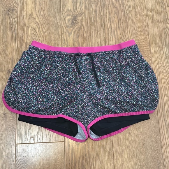 Nike Dri-Fit Women's Multicolor Athletic Shorts - Picture 7 of 7